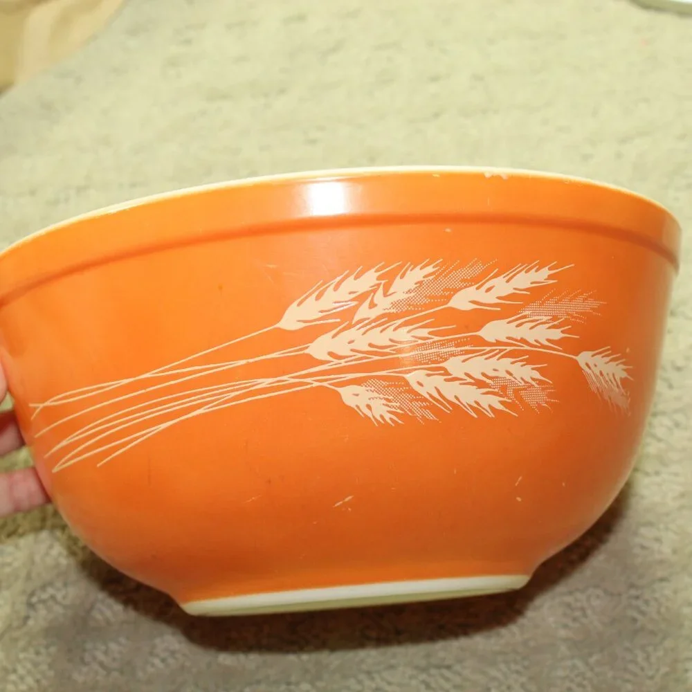 Vintage Pyrex Autumn Harvest Wheat Orange Mixing Bowl 2.5 L Ovenware #403